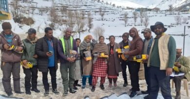Essential supplies air-dropped in avalanche-hit village Kumar in Pangi valley Essential supplies air-dropped in avalanche-hit village Kumar in Pangi valley HIMACHAL HEADLINES