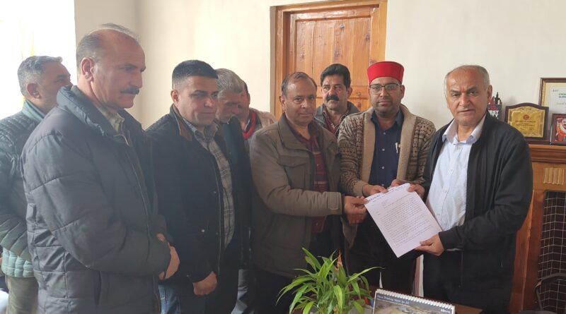 Delegation Meets Shimla Mayor Over Monkey and Dog Menace HIMACHAL HEADLINES