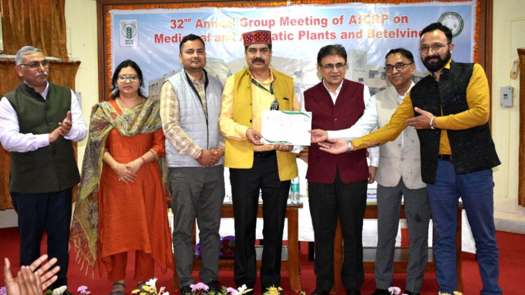 Nauni’s Medicinal and Aromatic Plants AICRP Center bags Best Center ICAR Award HIMACHAL HEADLINES