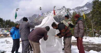 Kinnaur Hosts First-Ever Ice Sculpture Workshop to Boost Tourism and Creativity HIMACHAL HEADLINES