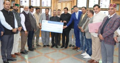 Agnihotri handed a cheque of Rs 2 crore to CM Sukhu on behalf of Himachal Pradesh State Cooperative Bank HIMACHAL HEADLINES