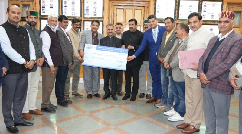 Agnihotri handed a cheque of Rs 2 crore to CM Sukhu on behalf of Himachal Pradesh State Cooperative Bank HIMACHAL HEADLINES