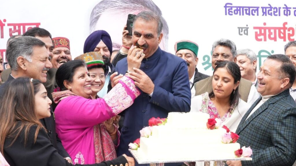 People celebrate CM Sukhu’s birthday with enthusiasm HIMACHAL HEADLINES