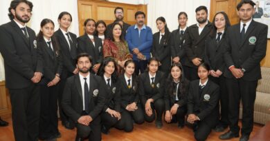 Students of HPU meet Deputy CM Mukesh Agnihotri at HP Vidhan Sabha HIMACHAL HEADLINES