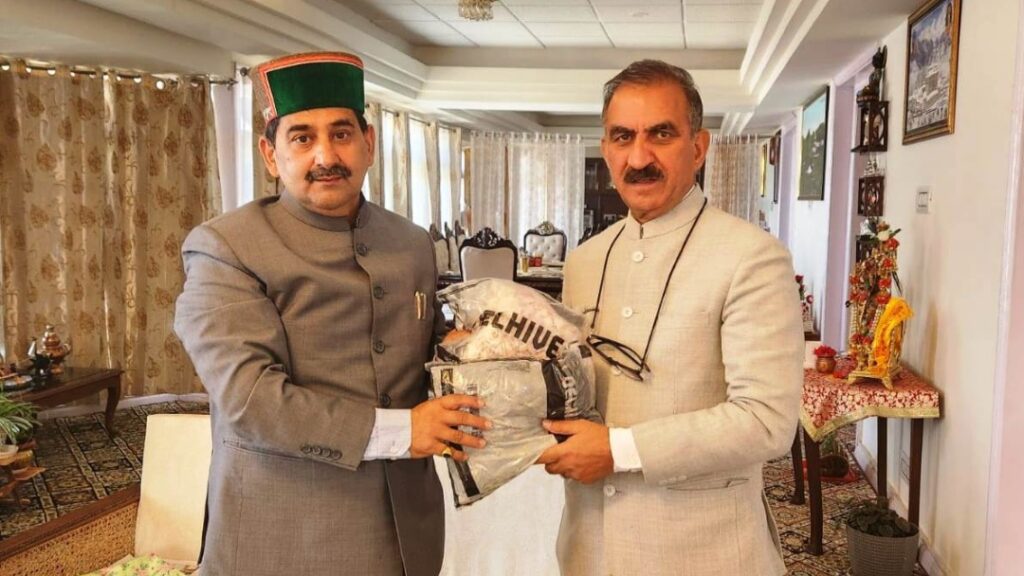 Deputy Chief Whip Kewal Singh Pathania presents naturally grown produce to CM Sukhu HIMACHAL HEADLINES
