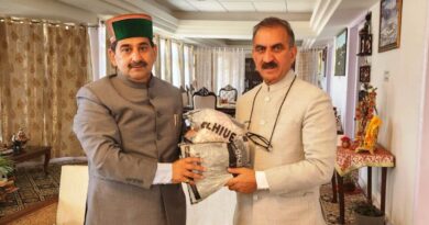 Deputy Chief Whip Kewal Singh Pathania presents naturally grown produce to CM Sukhu HIMACHAL HEADLINES