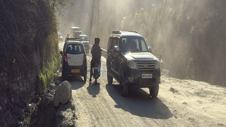 Residents Demand Immediate Repair of NH-305 Amid Deteriorating Road Conditions Residents Demand Immediate Repair of NH-305 Amid Deteriorating Road Conditions HIMACHAL HEADLINES