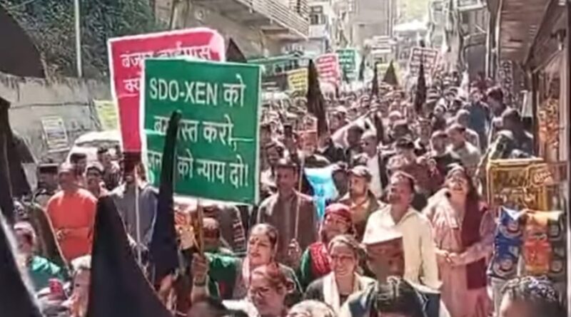 Protests Erupt in Banjar Over NH-305’s Poor Condition, Sangharsh Samiti Leads Demonstration HIMACHAL HEADLINES