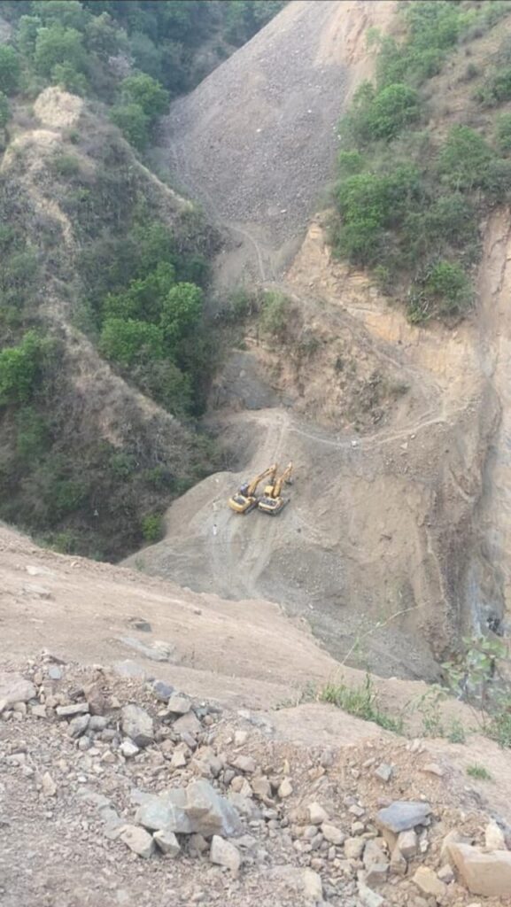 Illegal Debris Dumping from Highway Construction Ravages Himachal Village: Kisan Sabha Demands Action Illegal Debris Dumping from Highway Construction Ravages Himachal Village: Kisan Sabha Demands Action HIMACHAL HEADLINES