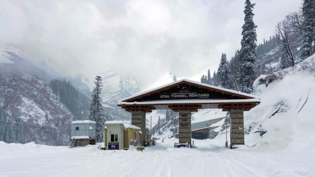 Himachal Braces for Rain, Snowfall, and Thunderstorms: IMD Issues Orange Alert HIMACHAL HEADLINES