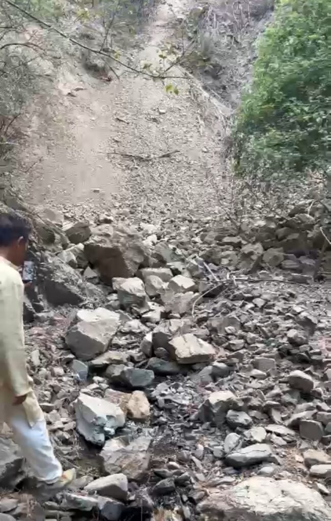 Illegal Debris Dumping from Highway Construction Ravages Himachal Village: Kisan Sabha Demands Action Illegal Debris Dumping from Highway Construction Ravages Himachal Village: Kisan Sabha Demands Action HIMACHAL HEADLINES