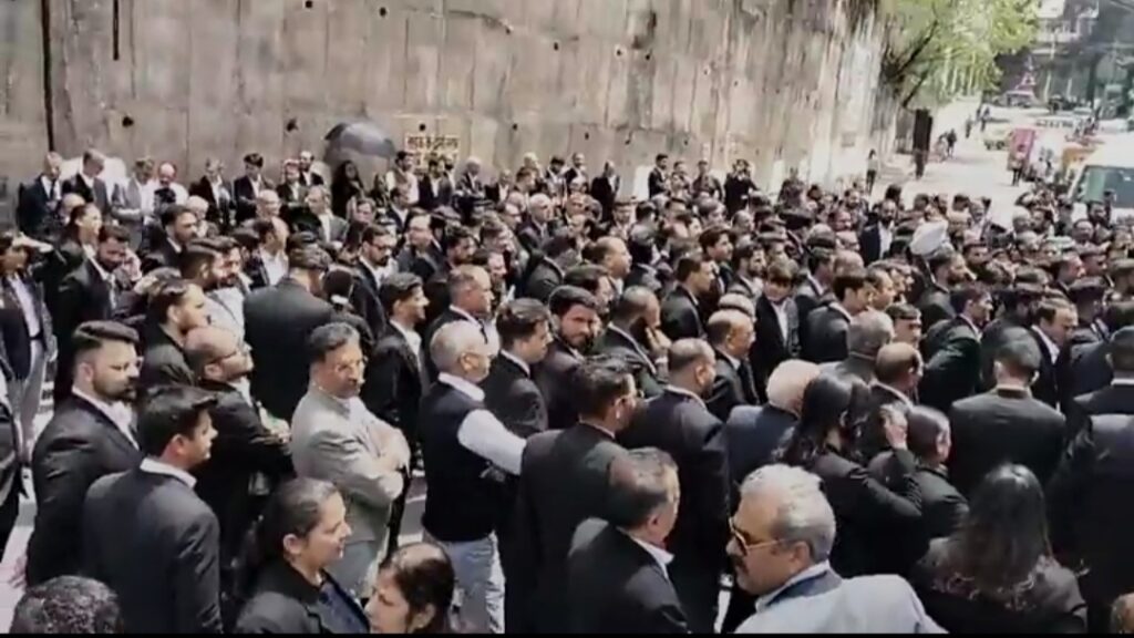 Swift Action Eases Tensions Between Shimla Lawyers and Police HIMACHAL HEADLINES