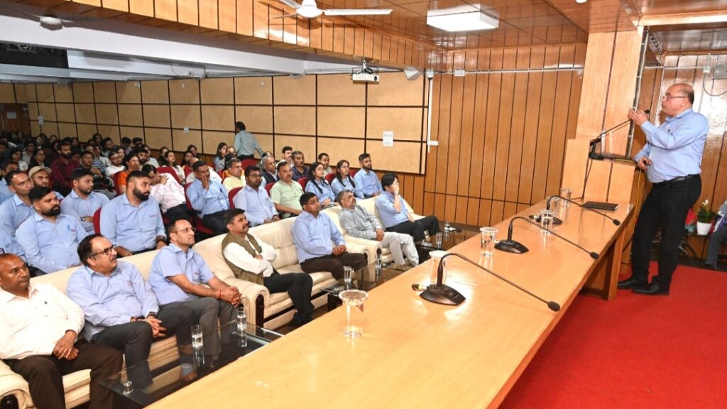 Agri students gets tips on Interview during Campus Connect programmes by Mahindra Summit Team HIMACHAL HEADLINES