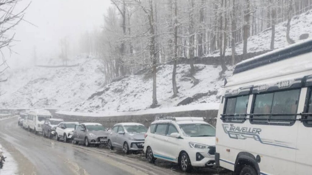 Himachal Turns Winter Wonderland in April: Snow, Rainfall, and Thunderstorms Create a Magical Escape Himachal Turns Winter Wonderland in April: Snow, Rainfall, and Thunderstorms Create a Magical Escape HIMACHAL HEADLINES