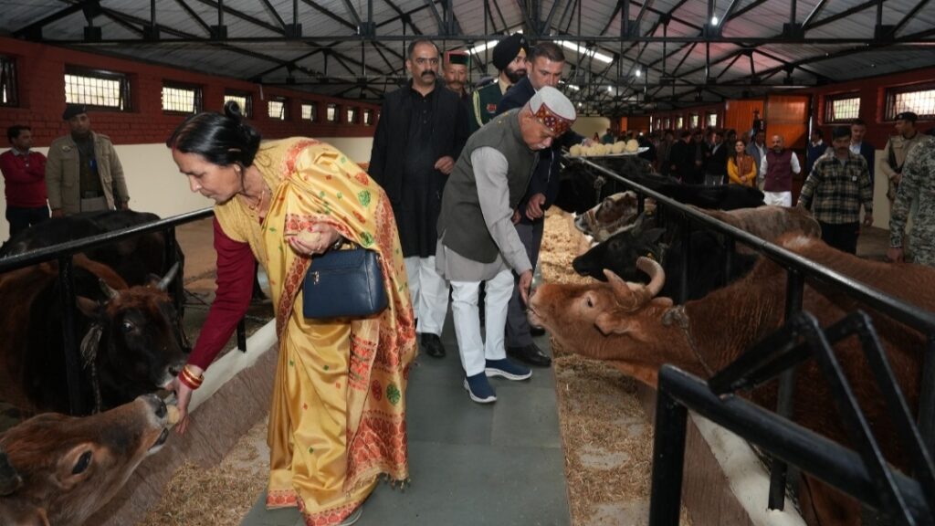 Governor Shukla visits Govardhan Dham in Kyarkoti HIMACHAL HEADLINES