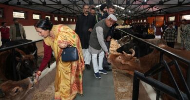 Governor Shukla visits Govardhan Dham in Kyarkoti HIMACHAL HEADLINES