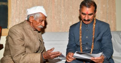 CM releases book of 90 year old social worker Hari Singh Rana CM releases book of 90 year old social worker Hari Singh Rana HIMACHAL HEADLINES