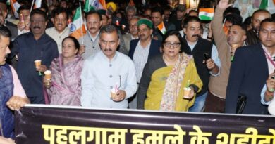 CM Sukhu participated in candlelight march for the protest against Pahalgam Terror attack HIMACHAL HEADLINES