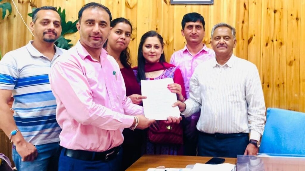 Himachal Digital News Web Portal Organization representatives today met Naresh Chauhan, Principal Media Advisor to CM Himachal Digital News Web Portal Organization representatives today met Naresh Chauhan, Principal Media Advisor to CM HIMACHAL HEADLINES
