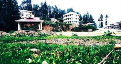 Brilliant students were felicitated with flower garlands at Chiyog School Brilliant students were felicitated with flower garlands at Chiyog School HIMACHAL HEADLINES