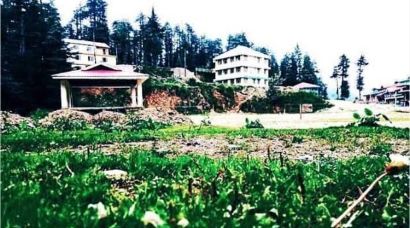Brilliant students were felicitated with flower garlands at Chiyog School HIMACHAL HEADLINES