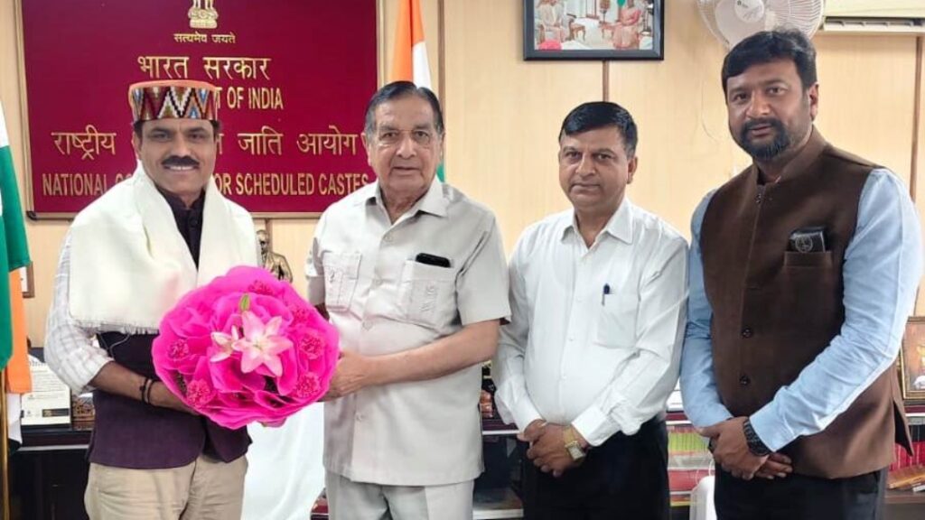 Kuldeep Kumar calls on meets NCSC Chairman Kishore Makwana HIMACHAL HEADLINES