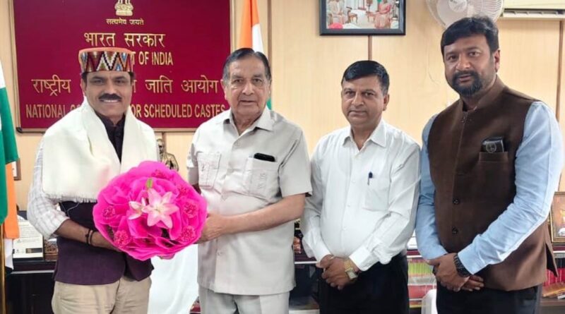 Kuldeep Kumar calls on meets NCSC Chairman Kishore Makwana HIMACHAL HEADLINES