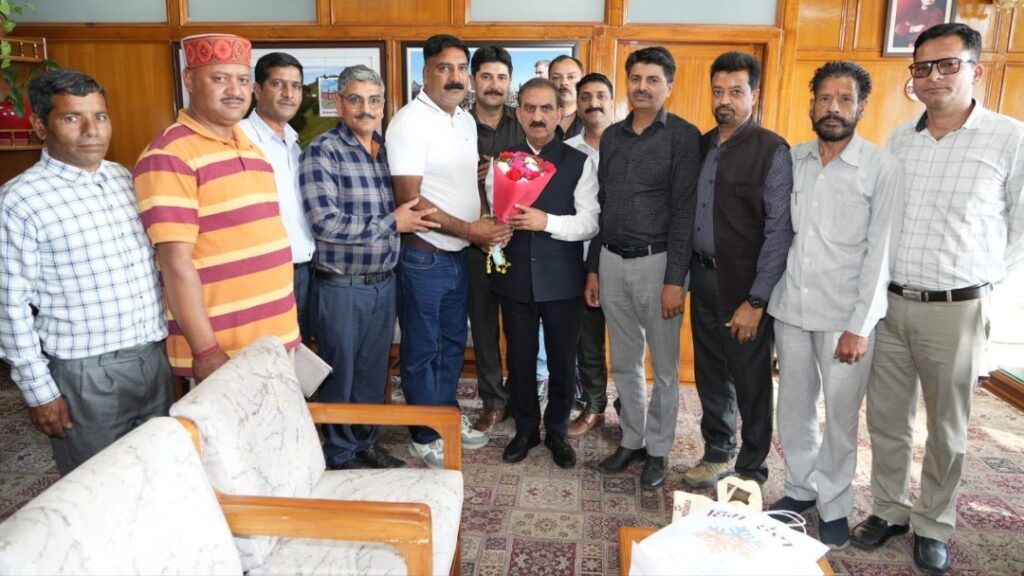 CM Sukhu assures considering demands of drivers and cleaners HIMACHAL HEADLINES