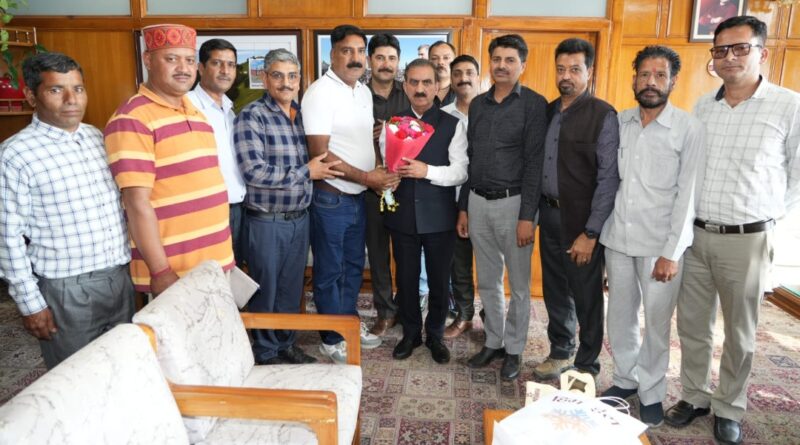 CM Sukhu assures considering demands of drivers and cleaners HIMACHAL HEADLINES