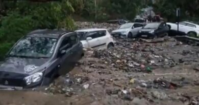 Cloudburst Chaos in Himachal: Flash Floods, Hailstorms, and Snowfall Disrupt Life Across the State HIMACHAL HEADLINES