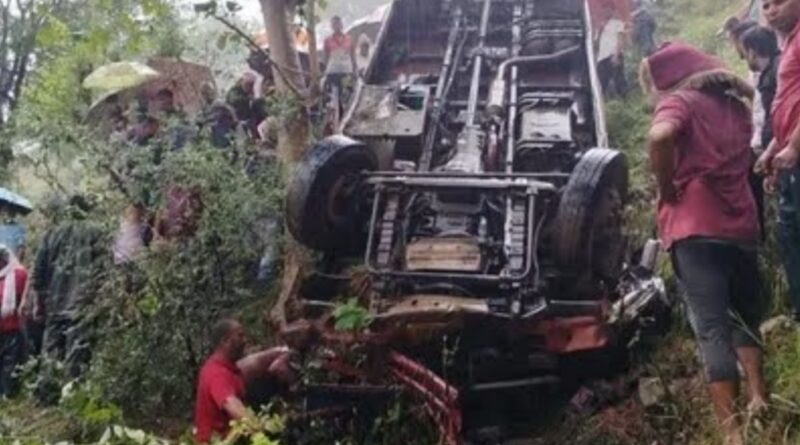 Tragedy in the Hills: Mandi Bus Accident Leaves One Dead, Many Injured Tragedy in the Hills: Mandi Bus Accident Leaves One Dead, Many Injured HIMACHAL HEADLINES