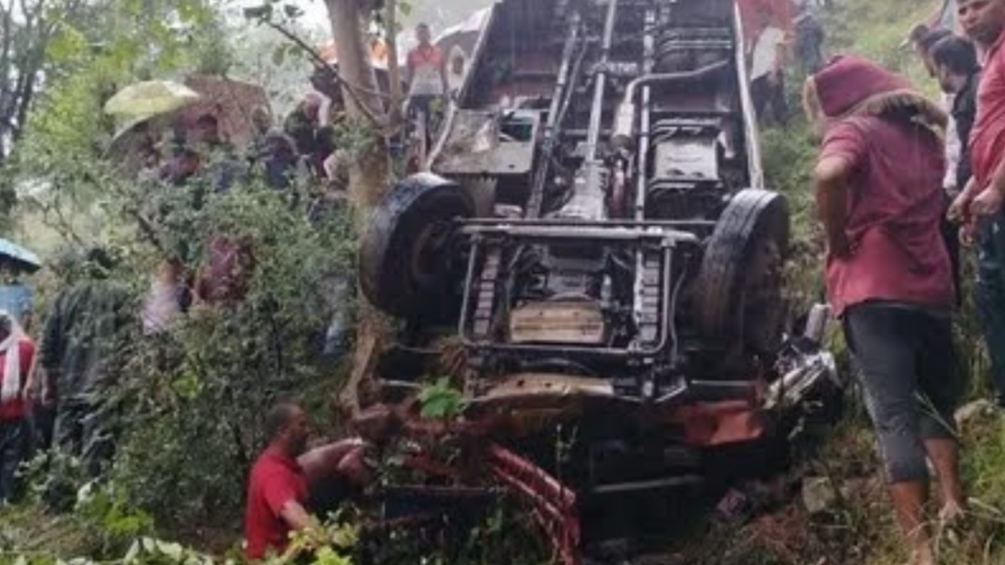Tragedy in the Hills: Mandi Bus Accident Leaves One Dead, Many Injured HIMACHAL HEADLINES
