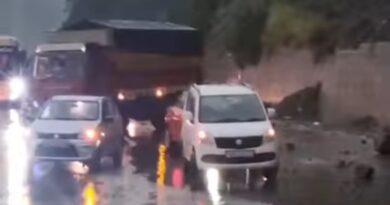 Fresh Landslide Near Chakki Mor Halts Traffic on Shimla National Highway Fresh Landslide Near Chakki Mor Halts Traffic on Shimla National Highway HIMACHAL HEADLINES