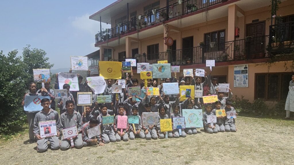 Priyashu got first place and Pragati got second place in slogan writing Priyashu got first place and Pragati got second place in slogan writing HIMACHAL HEADLINES