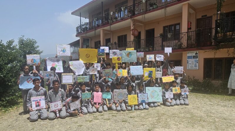 Priyashu got first place and Pragati got second place in slogan writing HIMACHAL HEADLINES