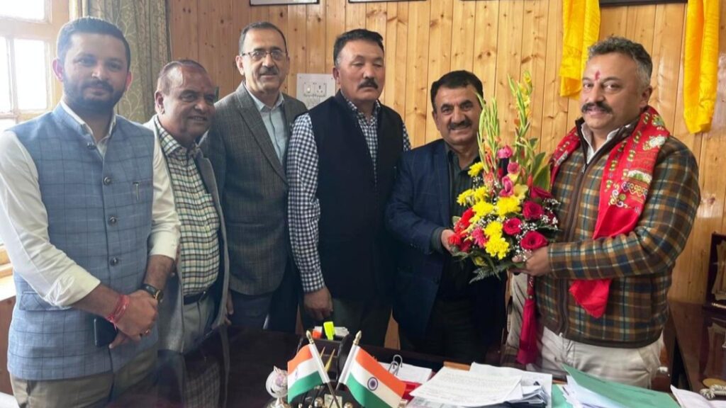 Newly appointed Vice-Chancellor pays courtesy call on Education Minister Newly appointed Vice-Chancellor pays courtesy call on Education Minister HIMACHAL HEADLINES