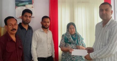 Savita got support in the hour of grief after receiving an insurance amount of two lakhs HIMACHAL HEADLINES