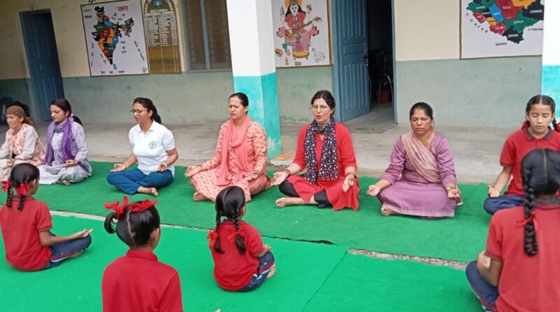 Sandko children practiced yoga in Peeran School Sandko children practiced yoga in Peeran School HIMACHAL HEADLINES