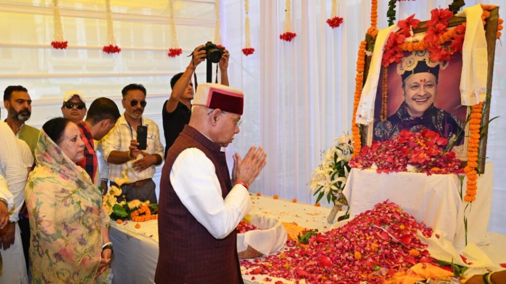 Governor Shukla pays tribute to former CM Virbhadra Singh Governor Shukla pays tribute to former CM Virbhadra Singh HIMACHAL HEADLINES