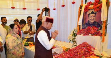 Governor Shukla pays tribute to former CM Virbhadra Singh Governor Shukla pays tribute to former CM Virbhadra Singh HIMACHAL HEADLINES