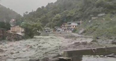Cloudbursts Ravage Kullu : Flash Floods, Damaged Homes, and Rising River Threats Cloudbursts Ravage Kullu : Flash Floods, Damaged Homes, and Rising River Threats HIMACHAL HEADLINES