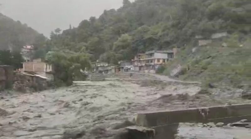 Cloudbursts Ravage Kullu : Flash Floods, Damaged Homes, and Rising River Threats HIMACHAL HEADLINES