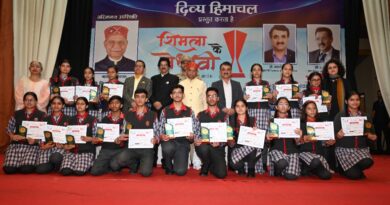 Governor Shukla felicitates 450 meritorious students from 40 scools across Shimla HIMACHAL HEADLINES