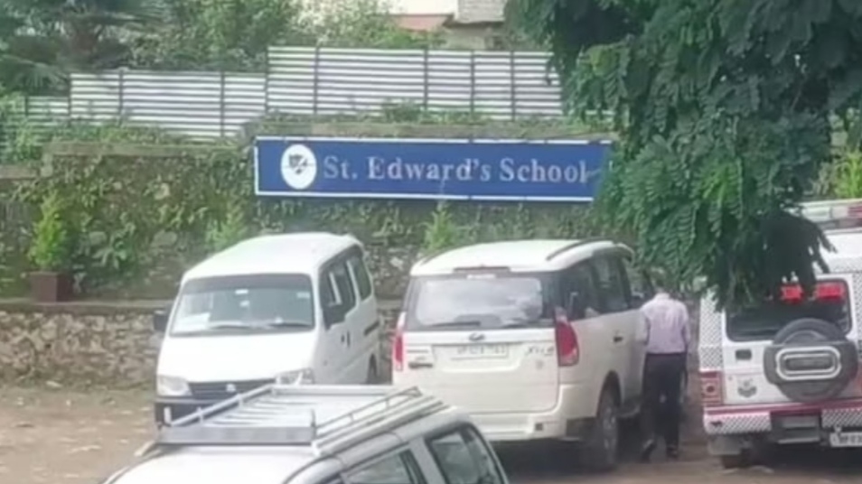 Bomb Threats Target Shimla Schools After Government Offices in Himachal Bomb Threats Target Shimla Schools After Government Offices in Himachal HIMACHAL HEADLINES
