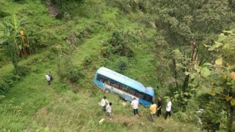5 lives lost and more that 25 injured in Mandi bus tragedy HIMACHAL HEADLINES