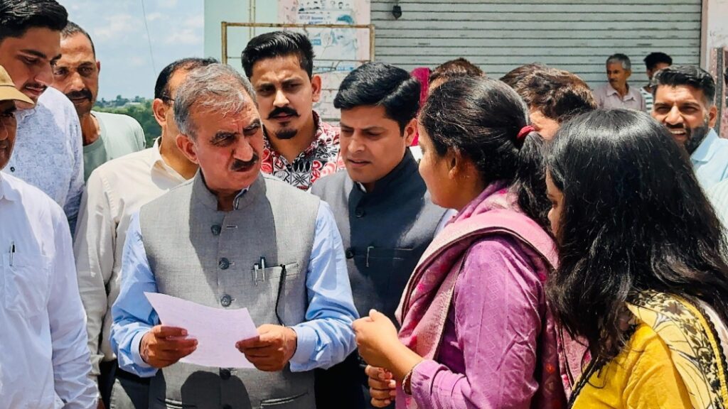 CM Sukhu received a grand welcome in Bhoranj CM Sukhu received a grand welcome in Bhoranj HIMACHAL HEADLINES