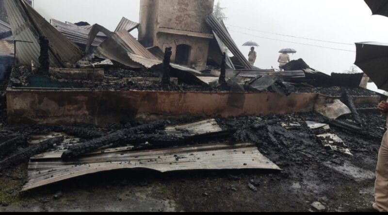 Nearly six decade old inspection cottage in Thandidhar was burnt down HIMACHAL HEADLINES