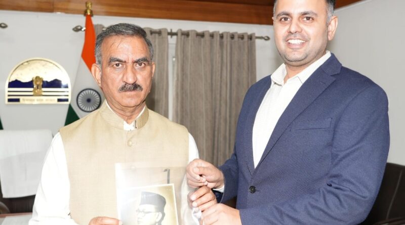 Gokul Butail presents autographed photograph of Netaji Subhash Chandra Bose to CM Sukhu HIMACHAL HEADLINES