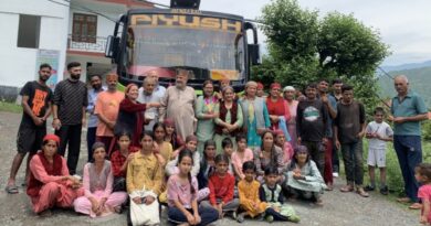 People distributed laddus when Solan Peeran Thund bus service started after three years HIMACHAL HEADLINES