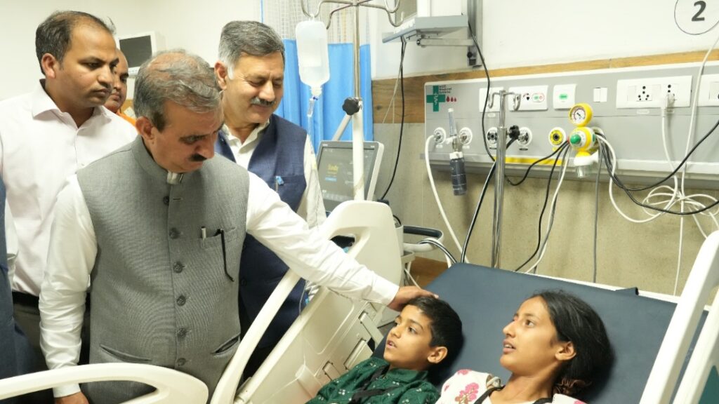 Sukhu enquires wellbeing of injured of bus accident Sukhu enquires wellbeing of injured of bus accident HIMACHAL HEADLINES